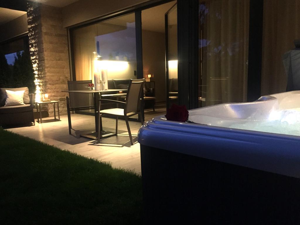 Superior Apartment Whirlpool
