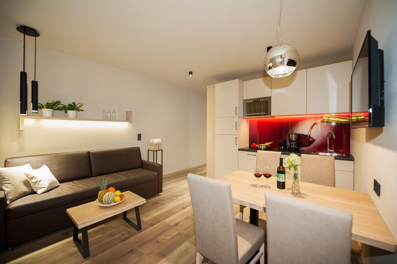 Superior Apartment Whirlpool